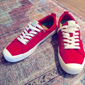 Cariuma Red Unisex low tops US 8 Men’s/9.5 Women’s